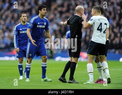 Schiedsrichter ANTHONY TAYLOR SEPARAT CHELSEA V TOTTENHAM HOTSPUR WEMBLEY Stadion LONDON ENGLAND 1. März 2015 Stockfoto