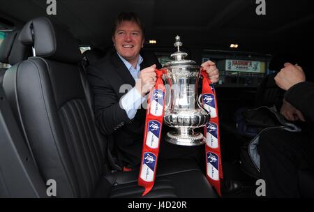 STUART MCCALL EX BRADFORD CITY BRADFORD CITY V READING FC VALLEY PARADE BRADFORD ENGLAND 7. März 2015 Stockfoto