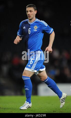 CHRIS BAIRD NORTHERN IRELAND WEST BROMWICH ALBION Nord Irland & WEST BROMWI HAMPDEN PARK, GLASGOW SCOTLAND 25. März 2015 Stockfoto