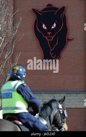 Polizei Pferd SUNDERLAND FC V NEWCASTLE UNITED FC SUNDERLAND FC V NEWCASTLE UTD STADIUM der leichten SUNDERLAND ENGLAND 05 April 20 Stockfoto