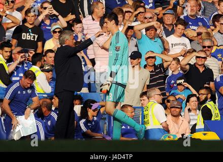 CHELSEA Torhüter THIBAUT COU CHELSEA V SWANSEA CITY STAMFORD BRIDGE Stadion LONDON ENGLAND 8. August 2015 Stockfoto