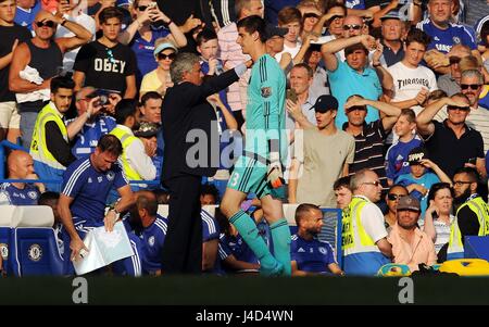 CHELSEA Torhüter THIBAUT COU CHELSEA V SWANSEA CITY STAMFORD BRIDGE Stadion LONDON ENGLAND 8. August 2015 Stockfoto