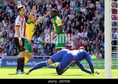 RUSSELL MARTIN feiert Ziel SUNDERLAND FC V NORWICH CITY F Stadion von leichten SUNDERLAND ENGLAND 15. August 2015 Stockfoto