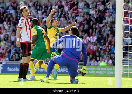 RUSSELL MARTIN feiert Ziel SUNDERLAND FC V NORWICH CITY F Stadion von leichten SUNDERLAND ENGLAND 15. August 2015 Stockfoto