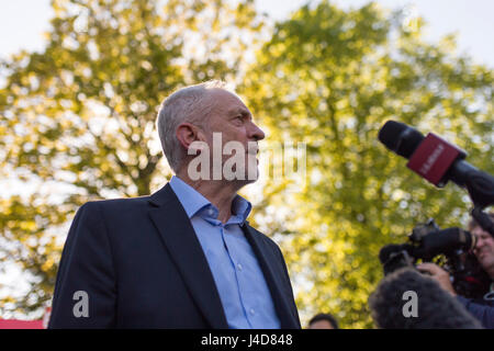 Jeremy Corbyn, Führer der Labour Party, Oins neu Bürgermeister Metro von der Liverpool City Region Steve Rotheram-n-Liverpool Stockfoto