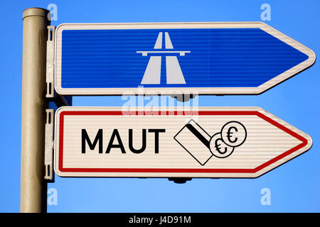 "Wegweiser Autobahn und Schild mit der Aufschrift '' Toll'', symbolische Foto Pkw Pkw-Maut", Wegweiser Autobahn Und Schild Mit der Aufschrift "Maut", Symbo Stockfoto