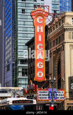 Chicago, Straßenszene in Chicago Theater, Chicago, Illinois, USA, Nordamerika, Stra§enszene bin Chicago Theatre, Chicago, Illinois, USA, Nordamerika Stockfoto