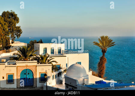 Blick auf den Sonnenuntergang von Sidi Bou Said, Afrika, Nordafrika, Tunesien, Sidi Bou Said Stockfoto