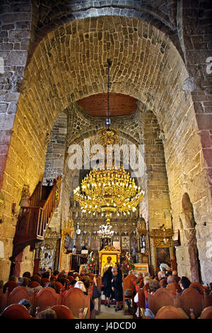 Im Inneren der Kirche des Heiligen Lazarus ("Agios Lazaros") im alten Teil der Stadt Larnaka, Zypern Stockfoto