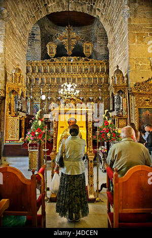 Im Inneren der Kirche des Heiligen Lazarus ("Agios Lazaros") im alten Teil der Stadt Larnaka, Zypern Stockfoto