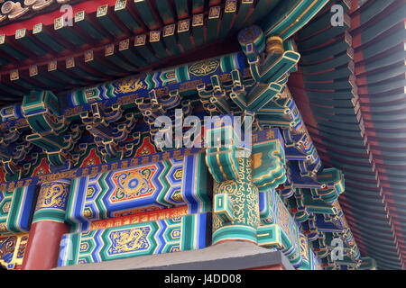 Bunte Deckendekoration an den von der Lama-Yonghe-Tempel in Peking, China, 25. Februar 2016. Stockfoto