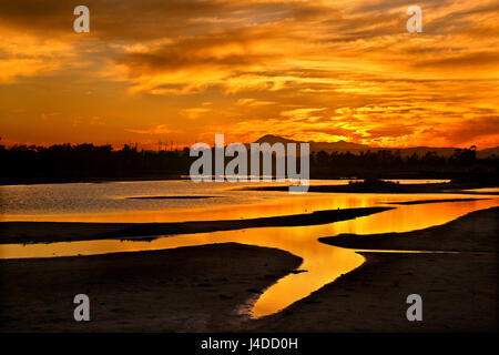 Sonnenuntergang am Salzsee ("Aliki") von Larnaca, Zypern Stockfoto