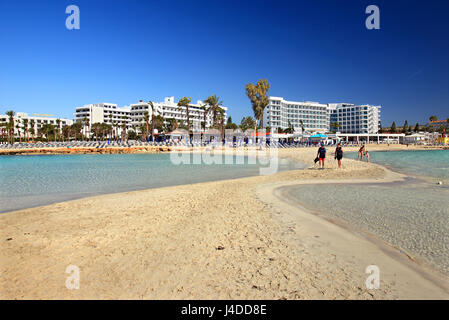 Berühmten Nissi Beach, in der Nähe von Agia Napa, Bezirk Ammochostos (Famagusta), Zypern. Stockfoto