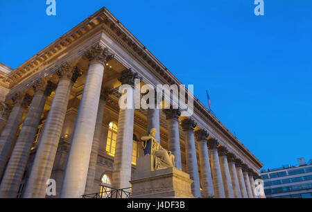 Die Börse von Paris befindet sich im Palais Brongniart. Es ist ein wesentliches Aushängeschild-Denkmal in Paris historische Landschaft. Es wurde von dem Architekten Brongn errichtet. Stockfoto