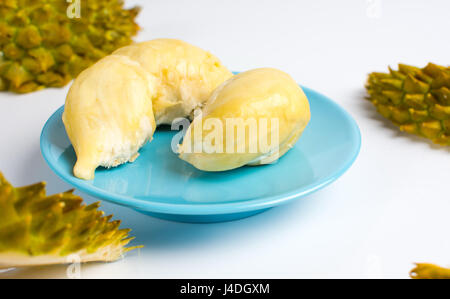 Durian Frucht Stück auf einem blauen Teller Stockfoto