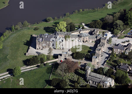 Luftbild von Ripley Dorf und Burg, North Yorkshire, UK Stockfoto