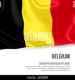 Seidige Flagge von Belgien auf einer isolierten weißen Hintergrund mit dem weißen Textbereich für Ihre Anzeige Nachricht winken. 3D-Rendering. Stockfoto