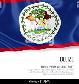 Seidige Flagge von Belize winkt auf einem isolierten weißen Hintergrund mit dem weißen Textbereich für Ihre Anzeige Nachricht. 3D-Rendering. Stockfoto