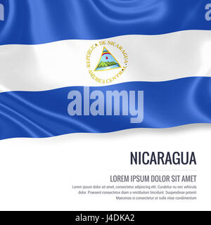 Seidige Flagge von Nicaragua winken auf einem isolierten weißen Hintergrund mit dem weißen Textbereich für Ihre Anzeige Nachricht. 3D-Rendering. Stockfoto