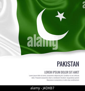 Seidige Flagge von Pakistan winken auf einem isolierten weißen Hintergrund mit dem weißen Textbereich für Ihre Anzeige Nachricht. 3D-Rendering. Stockfoto