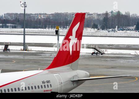 BORYSPIL, UKRAINE - 8. Februar 2015: Airbus A320-Rute mit Logo der Air Arabia in Boryspil Flughafen geparkt. Es ist die größte Countrys ein Stockfoto