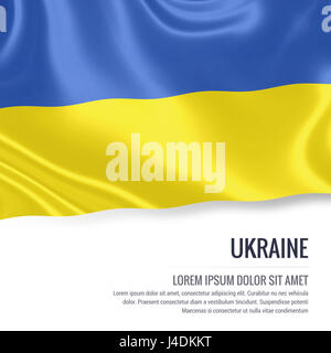 Seidige Flagge der Ukraine winken auf einem isolierten weißen Hintergrund mit dem weißen Textbereich für Ihre Anzeige Nachricht. 3D-Rendering. Stockfoto