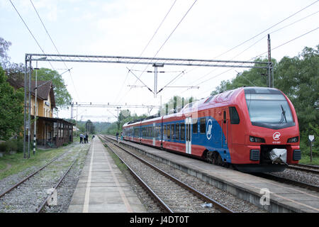 Zug für die Abreise bereit Stockfoto