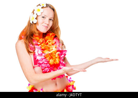 Hawaiian Mädchen in traditioneller Kleidung und Raum auf der rechten Seite auf weißem Hintergrund Stockfoto