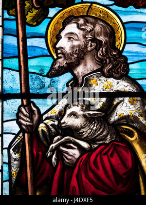 Buntglas-Fensterdetails an die Kirche von St. Andrew Commissioner in der Nähe von Boroughbridge North Yorkshire England Stockfoto