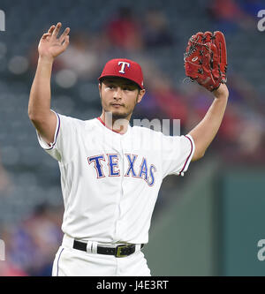 Arlington, Texas, USA. 10. Mai 2017. Yu Darvish (Rangers) MLB: Texas Rangers Krug Yu Darvish während des Major League Baseball Spiels gegen die San Diego Padres im Globe Life Park in Arlington in Arlington, Texas, Vereinigte Staaten von Amerika ab. Bildnachweis: AFLO/Alamy Live-Nachrichten Stockfoto