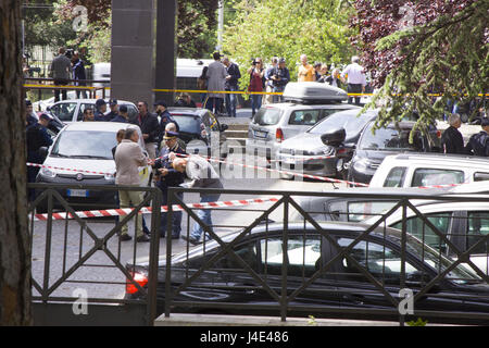 Rom, Italien. 12. Mai 2017. Doppel Explosion in Rom - Via Marmorata, im Zentrum der Stadt. Die Polizei hat zwei Explosionen in der gleichen Szene bestätigt. Credit: s. s./Alamy leben Nachrichten Stockfoto