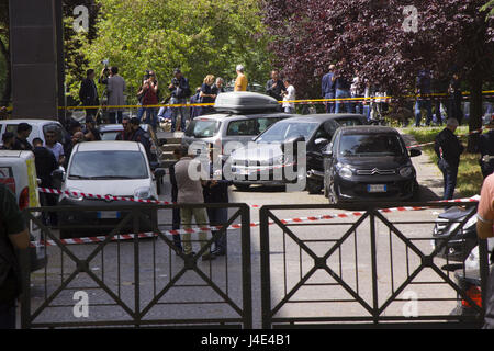 Rom, Italien. 12. Mai 2017. Doppel Explosion in Rom - Via Marmorata, im Zentrum der Stadt. Die Polizei hat zwei Explosionen in der gleichen Szene bestätigt. Credit: s. s./Alamy leben Nachrichten Stockfoto