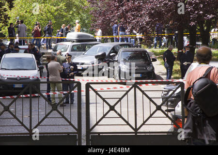 Rom, Italien. 12. Mai 2017. Doppel Explosion in Rom - Via Marmorata, im Zentrum der Stadt. Die Polizei hat zwei Explosionen in der gleichen Szene bestätigt. Credit: s. s./Alamy leben Nachrichten Stockfoto