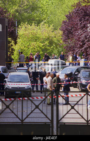 Rom, Italien. 12. Mai 2017. Doppel Explosion in Rom - Via Marmorata, im Zentrum der Stadt. Die Polizei hat zwei Explosionen in der gleichen Szene bestätigt. Credit: s. s./Alamy leben Nachrichten Stockfoto