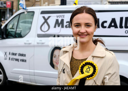 Biggar, South Lanarkshire, UK. 13. Mai 2017. Mairi McCallan SNP Kandidat für Dumfriesshire, Cydesdale und Tweeddale (DCT), David Mundell (Con) in britische allgemeine Wahl auf 8. Juni 2017 übernimmt, startet ihre Kampagne in Biggar, South Lanarkshire Credit: Andrew Wilson/Alamy Live News Stockfoto