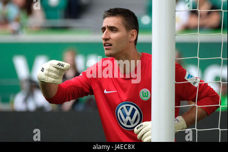 Wolfsburg, Deutschland. 13. Mai 2017. Wolfsburg Torwart Koen Casteels während der deutschen Fußball-Bundesliga-Fußball-match zwischen VfL Wolfsburg und Borussia Moenchengladbach in der Volkswagen Arena in Wolfsburg, Deutschland, 13. Mai 2017. (EMBARGO Bedingungen - Achtung: aufgrund der Akkreditierungsrichtlinien die DFL nur erlaubt die Veröffentlichung und Nutzung von bis zu 15 Bilder pro Spiel im Internet und in Online-Medien während des Spiels.) Foto: Peter Steffen/Dpa/Alamy Live News Stockfoto