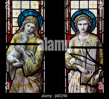 St. Agnes und St. Cecilia Glasmalerei, St Mary und All Saints Church, Holcot, Northamptonshire, England, UK Stockfoto