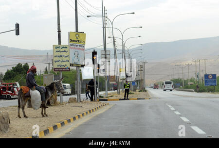 Verkehr in Jordaniens Jordantal. Stockfoto