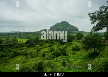 Eine totale des Daulatabad Fort mit Chand Minar sichtbar, in der Nähe von Aurangabad in Indien Stockfoto