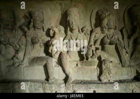 Verschiedene Zahlen, vielleicht von Parvati, die Lord Shiva Frau in Ellora Höhlen in Maharashtra, Indien Stockfoto