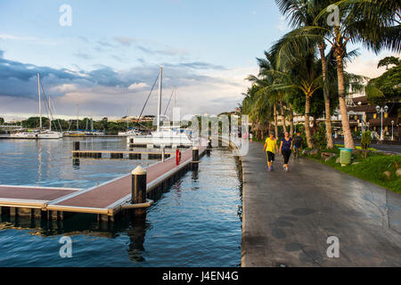 Hafen von Papeete bei Sonnenuntergang, Tahiti, Gesellschaftsinseln, Französisch-Polynesien, Pazifik Stockfoto