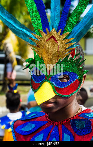 Junge in einem Karnevalskostüm im Karneval von Montserrat, British Overseas Territory, West Indies, Karibik, Mittelamerika Stockfoto