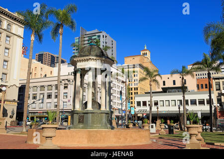 Broadway-Brunnen, Horton Plaza Park, Gaslamp Quarter, San Diego, Kalifornien, Vereinigte Staaten von Amerika, Nordamerika Stockfoto