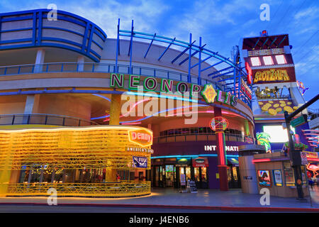 Neonopolis, Fremont Street, Las Vegas, Nevada, Vereinigte Staaten von Amerika, Nordamerika Stockfoto