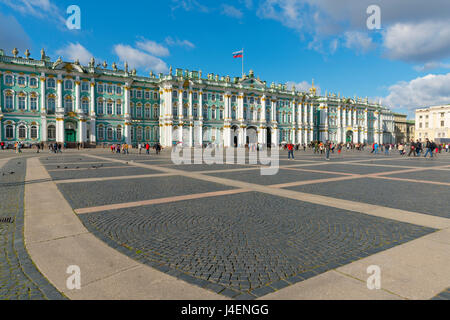 Schlossplatz (Dwortsowaja Platz) und den Winterpalast (Eremitage), UNESCO, St. Petersburg, Russland Stockfoto