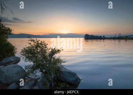 Erhai See bei Sonnenaufgang, Dali, Yunnan, China, Asien Stockfoto