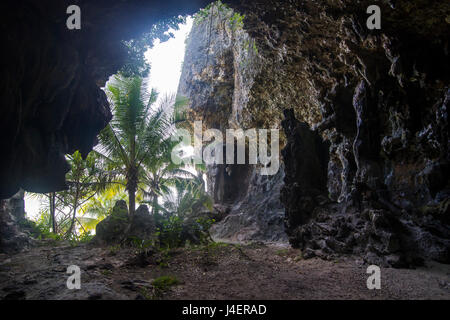 Kleine Kapelle in den grauen Lekiny Klippen, Ouvea, Loyalty Islands, Neukaledonien, Pazifik Stockfoto