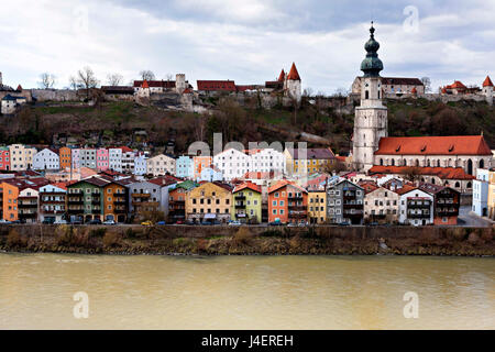 Architektur entlang der Salzach, Burghausen Oberbayern Deutschland Stockfoto