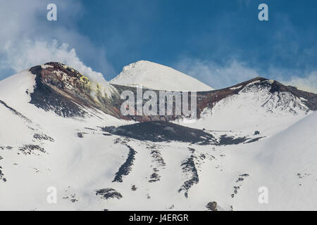 Schneebedeckte Berge im Daisetsuzan-Nationalpark, zum UNESCO-Weltkulturerbe, Hokkaido, Japan, Asien Stockfoto
