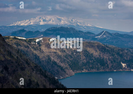 Die Caldera von See Mashu, Akan-Nationalpark, Hokkaido, Japan, Asien Stockfoto